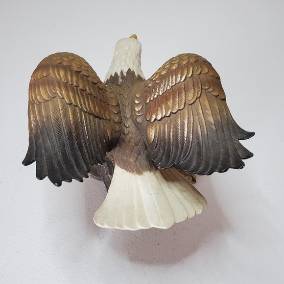 *SOLD* Ceramic Bald Eagle & Eaglets Nesting Statue - Picture 5 of 12